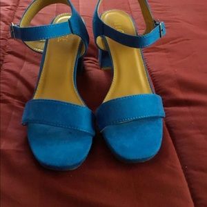 Blue Rouge heel new never worn size 9. Very cute..